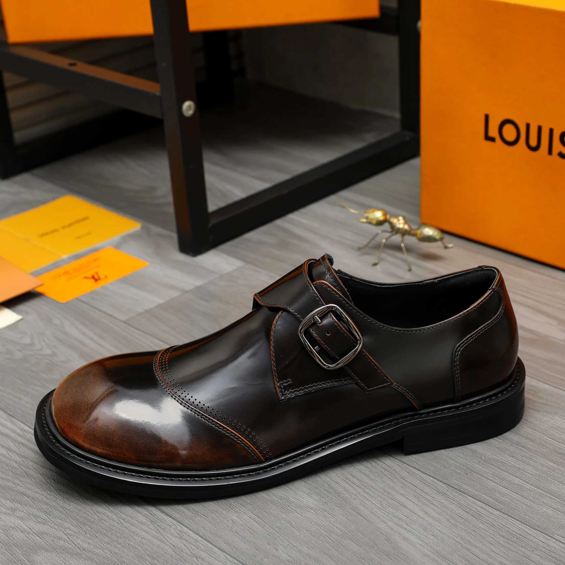 Men's men's shoes💰580 Product trademark: LV "Louis Vuitton" business buckle slip-on leather shoes Regular size: 37-46 Product material: Selected high-quality pearlescent polished cowhide leather upper, pigskin lining, rubber outsole
